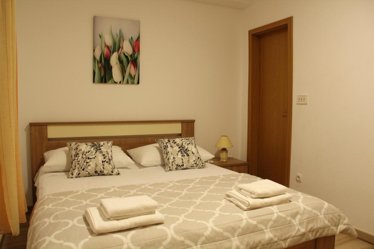 Apartmani Ljubo Primošten Exterior foto