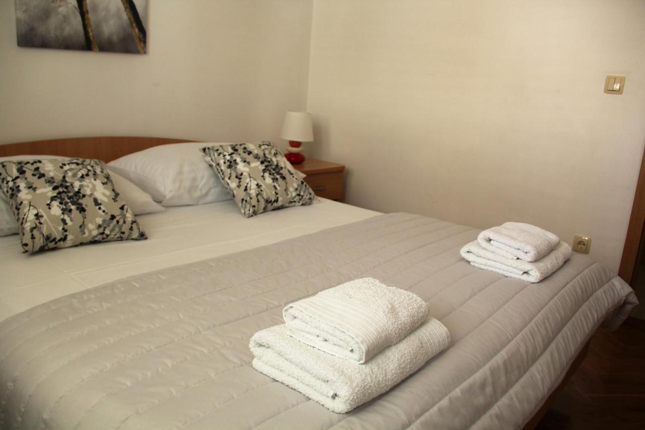 Apartmani Ljubo Primošten Exterior foto